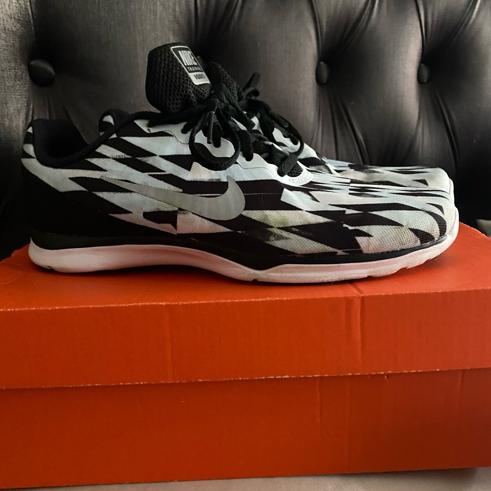 NIKE IN SEASON TRAINER 6 PRINT SIZE 8.5 BLACK/WHITE /BLUE GRAPHIC 852470-001.